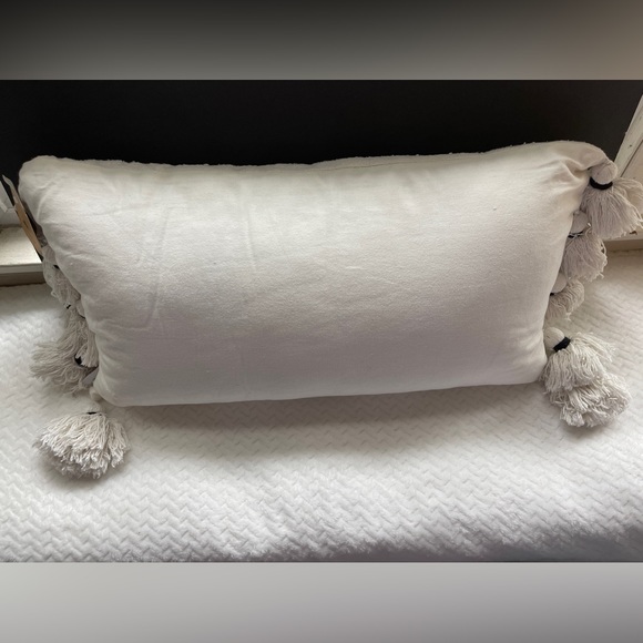 NEW LAST ONE Halloween Ghost Viral White Three Ghost 👻 Tassel Pillow Rachel Zoe - Picture 6 of 10